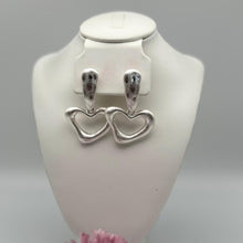 A-746-Aretes de corazón superficial