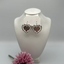 A135-Aretes de corazón amarrado