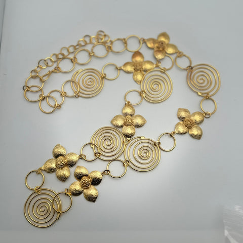 C24K-1004-Collar espiral con flor