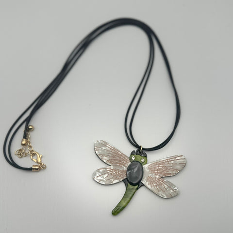 C 332F-Collar Libélula verde