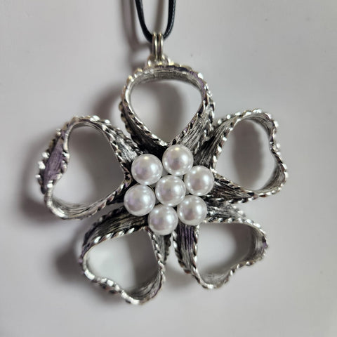 C083-ZK- Collar 5 corazones