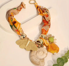 Collar Pañuelo con caracol