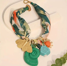 Collar Pañuelo con caracol