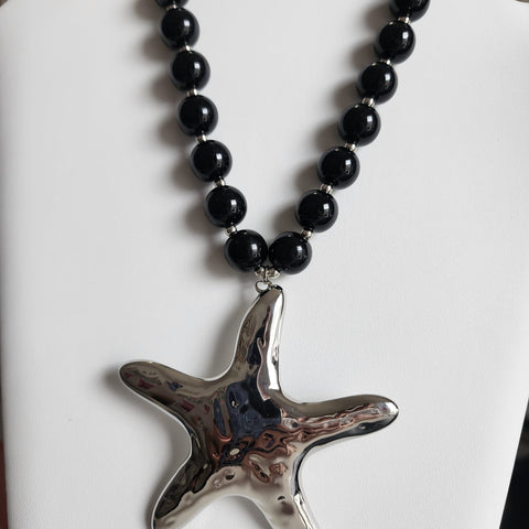 Collar de Estrellas con Esferas Negra
