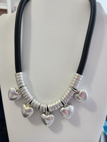 Collar 088- tres corazones