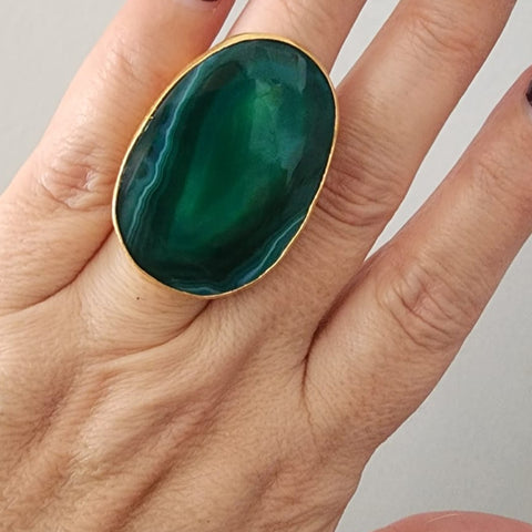 Anillo Piedra verde Base dorada