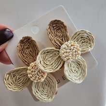 Ratán- Aretes 4 pétalos