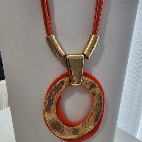 Collar base dorada Orange