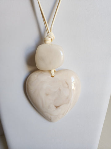 Collar en Acrílico corazón