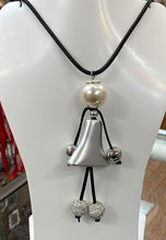 Cordón de Muñeca  Con Aretes