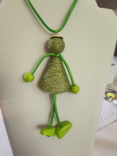 Cordón de Muñeca  Con Aretes