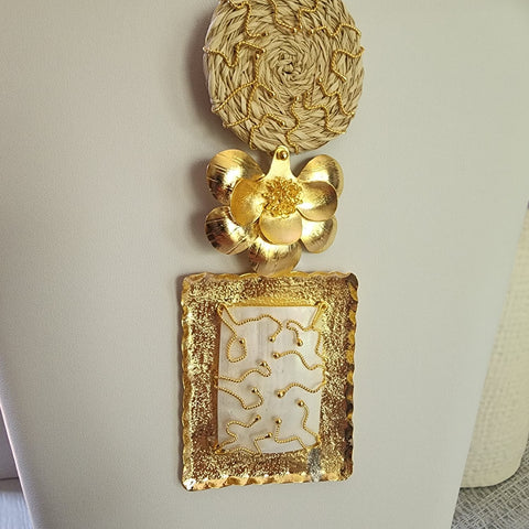 Gema Rectangular con Nacar , Flor y Pajilla