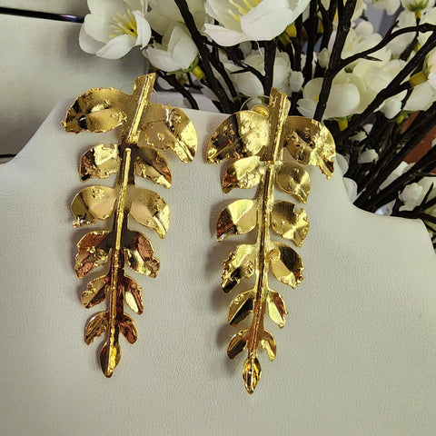 Aretes de Hoja  Con textura Rústica  Base dorada