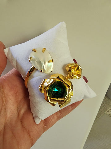 Bangel Esmeralda Pétalos Doblado  Base dorada