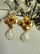 Aretes Daysi Gota de Nacar  Base dorada  Piedra Roja