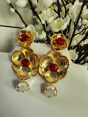 Aretes Gardenia  Gota de Nacar  Base dorada