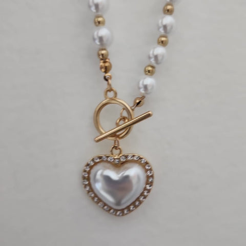 Collar en perlas corazón