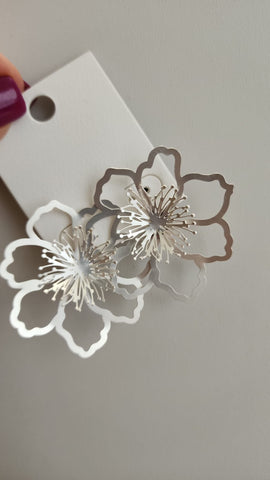 Aretes Flor Plateada