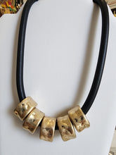 #130-Collar de Ruedas
