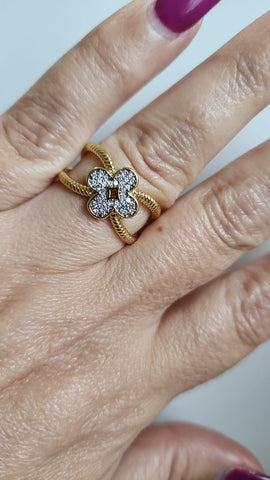 Anillo de Flor Diamantada