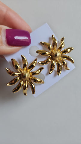 Aretes de Flor con Esfera Corrugadas