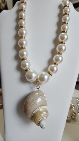 Collar de Perla con Caracol