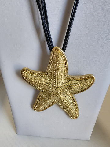 Collar Estrella en Cuero Dorado