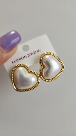 A523-17-Aretes de Corazon  Blanco Perlado