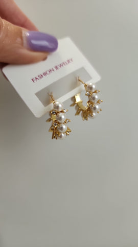 A523-20-Aretes Huggy con Perlas