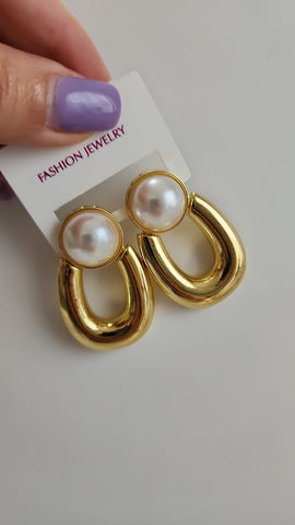 A523-13-Aretes Dorado con Perla