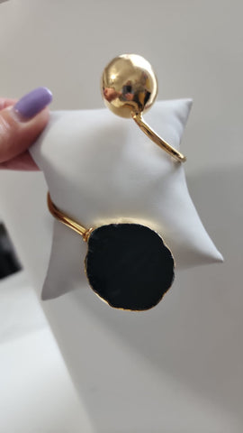 Bangel  Esfera y Piedra Negra