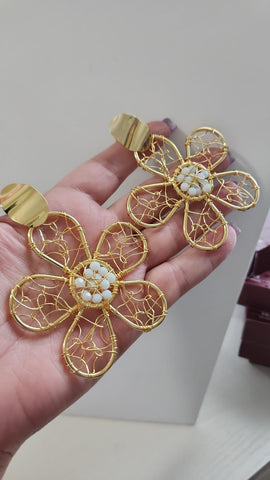Aretes de Flor  Cuencas Blanco