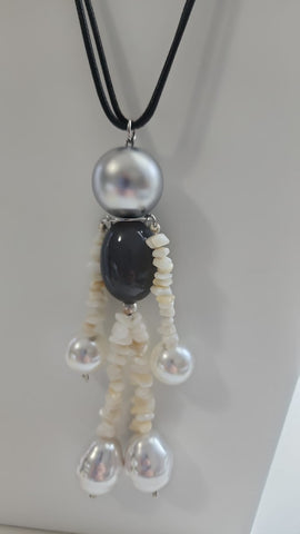 Collar Diva con Pantalones  Perlas y Piedras