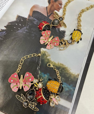 Collar de Mariposa Rosa