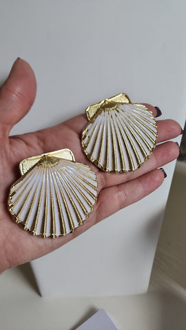 Aretes de Almejas de Mar  Blanca