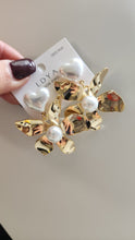 Aretes de Flor  Con Perla y Corazón