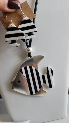 Collar de Pez  Líneas blancas y Negras