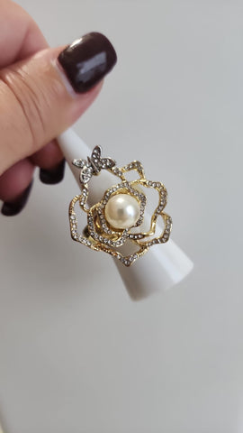 Anillo de Flor con Mariposa