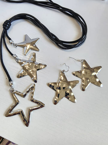 Collar en Cuero  Tres Estrella Con Aretes