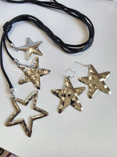 Collar en Cuero  Tres Estrella Con Aretes