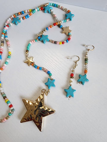 Collar largo de  Cuencas de Colores y  Estrella Oro con Aretes