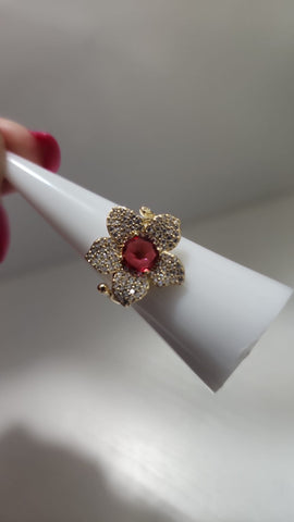 Anillo Flor diamantada piedra roja