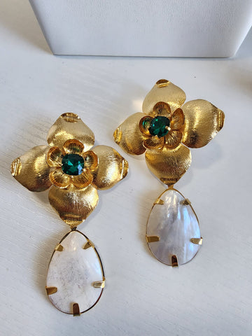 Aretes de Flor con Nakar  Piedra Verde