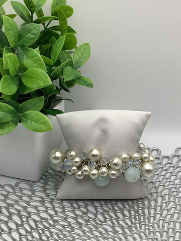 Pulsera de piedras blancas