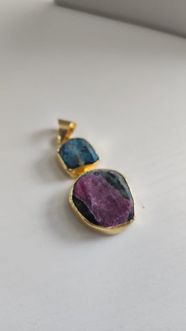 Gema de piedra azul con Violeta