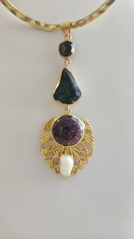 Gema 3 Piedras Con Violeta  En base dorada