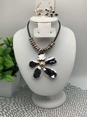 Collar de flor plata con aretes