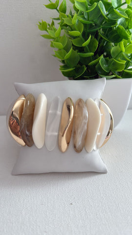 Pulsera banana  Color -hueso y oro