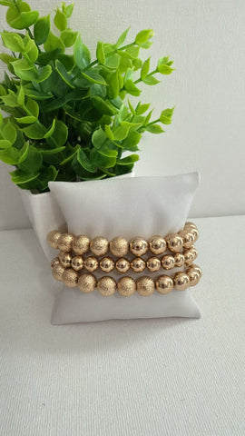 Bonche de pulseras en esferas de 3 piezas Oro