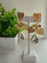 Arete flor con gota Cristal